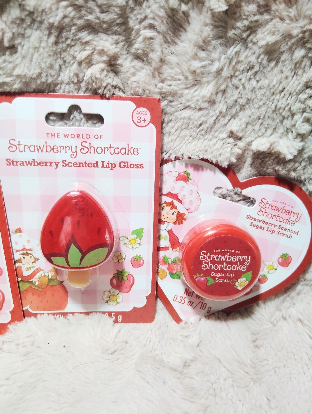 BUNDLE OF 5!! NEW!! Strawberry Shortcake Lip Care & Socks - Picture 4 of 8